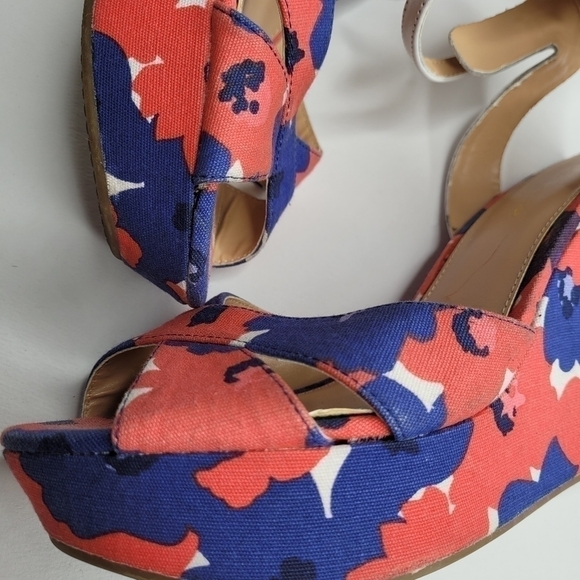 Tommy Hilfiger Floral Red, White & Blue Wedge Heels - Picture 6 of 14